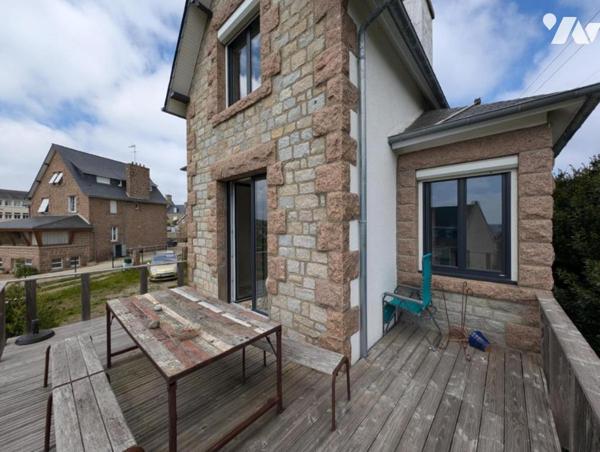 À VENDRE – MAISON DE PAYS EN PIERRE AVEC VUE MER PARTIELLE, CENTRE-VILLE DE PERROS-GUIREC