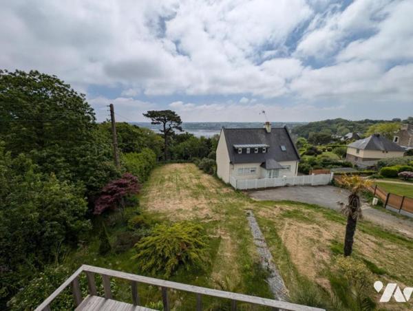 À VENDRE – MAISON DE PAYS EN PIERRE AVEC VUE MER PARTIELLE, CENTRE-VILLE DE PERROS-GUIREC