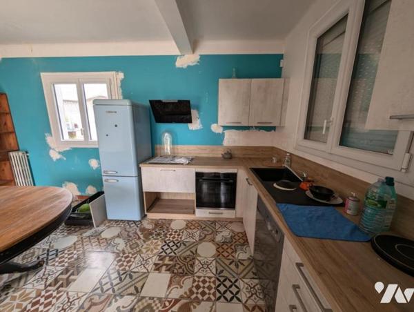 À VENDRE – MAISON DE PAYS EN PIERRE AVEC VUE MER PARTIELLE, CENTRE-VILLE DE PERROS-GUIREC
