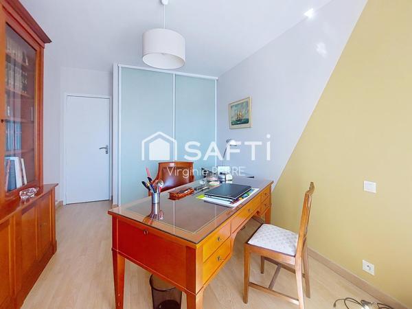 MAISON AVEC UN GRAND GARAGE - 6 PIECES - 150M2 - ROYAN ( 17200)