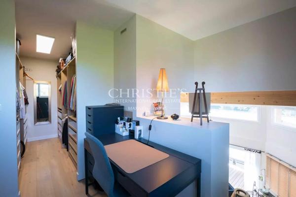 Maison familiale aux beaux volumes avec piscine sur terrain arboré de 1 700 m²