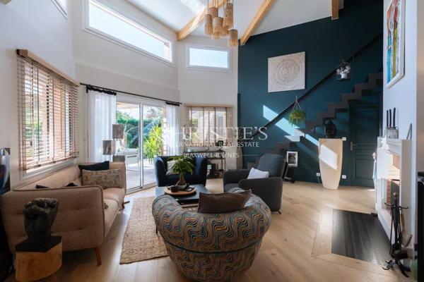 Maison familiale aux beaux volumes avec piscine sur terrain arboré de 1 700 m²