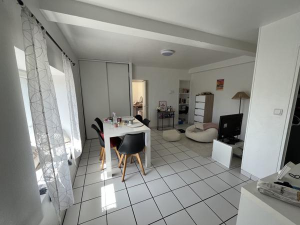 Poitiers (86000) TYPE 2 DE 28 M2 LOUE A POITIERS MONTBERNAGE