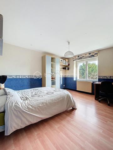Exclusivité BSK IMMOBILIER – Montluel, Cordieux proche de toutes commodités et commerces

Laissez-vous séduire par ce magnifique corps de ferme entièrement réaménagé, offrant 300,14 m² habitables sur un terrain plat et arboré de 1892 m², sans vis-à-vis.
Alliant le charme de l’ancien au confort contemporain, cette propriété se distingue par ses volumes généreux, ses espaces ouverts et ses pièces baignées de lumière.

Au rez-de-chaussée :
Vous découvrirez une superbe pièce de vie d’environ 75 m² comprenant un hall d’entrée, un vaste salon/salle à manger ainsi qu’une cuisine équipée avec électroménager de qualité.
Une belle chambre, une salle d'eau et un wc séparé.
Une buanderie et un cellier complètent cet espace fonctionnel.
Vous trouverez également une grande salle de jeux avec rangements, pouvant aisément faire office de chambre selon vos besoins.
De nombreux rangements sont présents à ce niveau.

À l’étage :
L’espace nuit se compose de cinq belles chambres aux surfaces confortables :
23,26 m² – 19,96 m² – 15,03 m² – 14,77 m² et 15,72 m². Vous disposerez également de deux salles de bains et de deux WC .
Les chambres sont équipées de dressings, offrant un confort optimal.

Ce corps de ferme offre de multiples possibilités : grande famille, résidence secondaire, projet de chambres d’hôtes ou activité indépendante.
Les espaces ont été pensés pour le confort au quotidien et chaque pièce bénéficie d’une belle luminosité grâce aux nombreuses ouvertures.

À l’extérieur : 
Le cadre est tout aussi agréable et propose des prestations de qualité :
Un appentis de plus de 20 m², idéal pour partager des repas conviviaux en extérieur
Un spacieux garage avec carport accolé
Un atelier de bricolage
Un authentique four abrité de 11 m², parfait pour les amateurs de cuisine traditionnelle
Un terrain plat, arboré et sans vis-à-vis
Un véritable espace extérieur propice aux repas en famille et aux moments de détente.

Un bien rare, offrant espace et qualité de vie dans un environnement privilégié.
N’hésitez pas à me contacter pour plus d’informations ou pour organiser une visite !