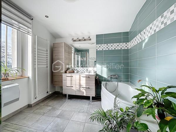 Exclusivité BSK IMMOBILIER – Montluel, Cordieux proche de toutes commodités et commerces

Laissez-vous séduire par ce magnifique corps de ferme entièrement réaménagé, offrant 300,14 m² habitables sur un terrain plat et arboré de 1892 m², sans vis-à-vis.
Alliant le charme de l’ancien au confort contemporain, cette propriété se distingue par ses volumes généreux, ses espaces ouverts et ses pièces baignées de lumière.

Au rez-de-chaussée :
Vous découvrirez une superbe pièce de vie d’environ 75 m² comprenant un hall d’entrée, un vaste salon/salle à manger ainsi qu’une cuisine équipée avec électroménager de qualité.
Une belle chambre, une salle d'eau et un wc séparé.
Une buanderie et un cellier complètent cet espace fonctionnel.
Vous trouverez également une grande salle de jeux avec rangements, pouvant aisément faire office de chambre selon vos besoins.
De nombreux rangements sont présents à ce niveau.

À l’étage :
L’espace nuit se compose de cinq belles chambres aux surfaces confortables :
23,26 m² – 19,96 m² – 15,03 m² – 14,77 m² et 15,72 m². Vous disposerez également de deux salles de bains et de deux WC .
Les chambres sont équipées de dressings, offrant un confort optimal.

Ce corps de ferme offre de multiples possibilités : grande famille, résidence secondaire, projet de chambres d’hôtes ou activité indépendante.
Les espaces ont été pensés pour le confort au quotidien et chaque pièce bénéficie d’une belle luminosité grâce aux nombreuses ouvertures.

À l’extérieur : 
Le cadre est tout aussi agréable et propose des prestations de qualité :
Un appentis de plus de 20 m², idéal pour partager des repas conviviaux en extérieur
Un spacieux garage avec carport accolé
Un atelier de bricolage
Un authentique four abrité de 11 m², parfait pour les amateurs de cuisine traditionnelle
Un terrain plat, arboré et sans vis-à-vis
Un véritable espace extérieur propice aux repas en famille et aux moments de détente.

Un bien rare, offrant espace et qualité de vie dans un environnement privilégié.
N’hésitez pas à me contacter pour plus d’informations ou pour organiser une visite !