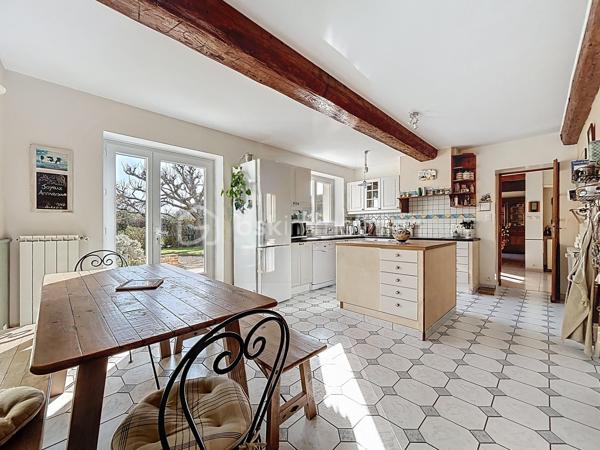 Exclusivité BSK IMMOBILIER – Montluel, Cordieux proche de toutes commodités et commerces

Laissez-vous séduire par ce magnifique corps de ferme entièrement réaménagé, offrant 300,14 m² habitables sur un terrain plat et arboré de 1892 m², sans vis-à-vis.
Alliant le charme de l’ancien au confort contemporain, cette propriété se distingue par ses volumes généreux, ses espaces ouverts et ses pièces baignées de lumière.

Au rez-de-chaussée :
Vous découvrirez une superbe pièce de vie d’environ 75 m² comprenant un hall d’entrée, un vaste salon/salle à manger ainsi qu’une cuisine équipée avec électroménager de qualité.
Une belle chambre, une salle d'eau et un wc séparé.
Une buanderie et un cellier complètent cet espace fonctionnel.
Vous trouverez également une grande salle de jeux avec rangements, pouvant aisément faire office de chambre selon vos besoins.
De nombreux rangements sont présents à ce niveau.

À l’étage :
L’espace nuit se compose de cinq belles chambres aux surfaces confortables :
23,26 m² – 19,96 m² – 15,03 m² – 14,77 m² et 15,72 m². Vous disposerez également de deux salles de bains et de deux WC .
Les chambres sont équipées de dressings, offrant un confort optimal.

Ce corps de ferme offre de multiples possibilités : grande famille, résidence secondaire, projet de chambres d’hôtes ou activité indépendante.
Les espaces ont été pensés pour le confort au quotidien et chaque pièce bénéficie d’une belle luminosité grâce aux nombreuses ouvertures.

À l’extérieur : 
Le cadre est tout aussi agréable et propose des prestations de qualité :
Un appentis de plus de 20 m², idéal pour partager des repas conviviaux en extérieur
Un spacieux garage avec carport accolé
Un atelier de bricolage
Un authentique four abrité de 11 m², parfait pour les amateurs de cuisine traditionnelle
Un terrain plat, arboré et sans vis-à-vis
Un véritable espace extérieur propice aux repas en famille et aux moments de détente.

Un bien rare, offrant espace et qualité de vie dans un environnement privilégié.
N’hésitez pas à me contacter pour plus d’informations ou pour organiser une visite !