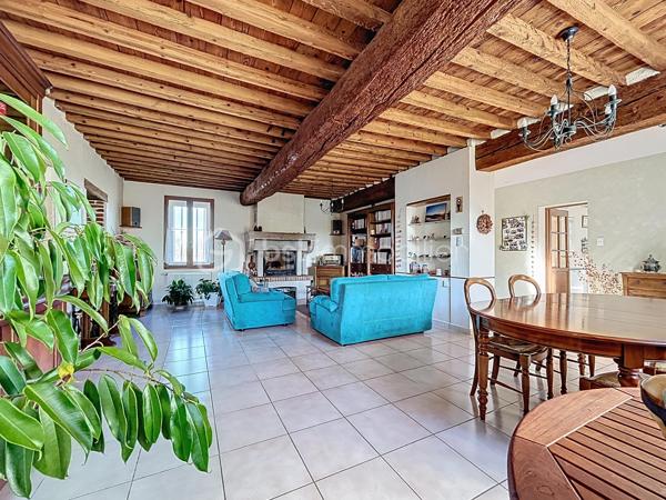 Exclusivité BSK IMMOBILIER – Montluel, Cordieux proche de toutes commodités et commerces

Laissez-vous séduire par ce magnifique corps de ferme entièrement réaménagé, offrant 300,14 m² habitables sur un terrain plat et arboré de 1892 m², sans vis-à-vis.
Alliant le charme de l’ancien au confort contemporain, cette propriété se distingue par ses volumes généreux, ses espaces ouverts et ses pièces baignées de lumière.

Au rez-de-chaussée :
Vous découvrirez une superbe pièce de vie d’environ 75 m² comprenant un hall d’entrée, un vaste salon/salle à manger ainsi qu’une cuisine équipée avec électroménager de qualité.
Une belle chambre, une salle d'eau et un wc séparé.
Une buanderie et un cellier complètent cet espace fonctionnel.
Vous trouverez également une grande salle de jeux avec rangements, pouvant aisément faire office de chambre selon vos besoins.
De nombreux rangements sont présents à ce niveau.

À l’étage :
L’espace nuit se compose de cinq belles chambres aux surfaces confortables :
23,26 m² – 19,96 m² – 15,03 m² – 14,77 m² et 15,72 m². Vous disposerez également de deux salles de bains et de deux WC .
Les chambres sont équipées de dressings, offrant un confort optimal.

Ce corps de ferme offre de multiples possibilités : grande famille, résidence secondaire, projet de chambres d’hôtes ou activité indépendante.
Les espaces ont été pensés pour le confort au quotidien et chaque pièce bénéficie d’une belle luminosité grâce aux nombreuses ouvertures.

À l’extérieur : 
Le cadre est tout aussi agréable et propose des prestations de qualité :
Un appentis de plus de 20 m², idéal pour partager des repas conviviaux en extérieur
Un spacieux garage avec carport accolé
Un atelier de bricolage
Un authentique four abrité de 11 m², parfait pour les amateurs de cuisine traditionnelle
Un terrain plat, arboré et sans vis-à-vis
Un véritable espace extérieur propice aux repas en famille et aux moments de détente.

Un bien rare, offrant espace et qualité de vie dans un environnement privilégié.
N’hésitez pas à me contacter pour plus d’informations ou pour organiser une visite !