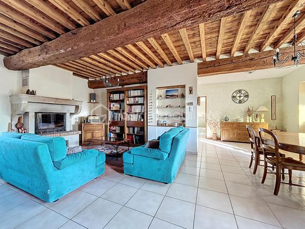 Exclusivité BSK IMMOBILIER – Montluel, Cordieux proche de toutes commodités et commerces

Laissez-vous séduire par ce magnifique corps de ferme entièrement réaménagé, offrant 300,14 m² habitables sur un terrain plat et arboré de 1892 m², sans vis-à-vis.
Alliant le charme de l’ancien au confort contemporain, cette propriété se distingue par ses volumes généreux, ses espaces ouverts et ses pièces baignées de lumière.

Au rez-de-chaussée :
Vous découvrirez une superbe pièce de vie d’environ 75 m² comprenant un hall d’entrée, un vaste salon/salle à manger ainsi qu’une cuisine équipée avec électroménager de qualité.
Une belle chambre, une salle d'eau et un wc séparé.
Une buanderie et un cellier complètent cet espace fonctionnel.
Vous trouverez également une grande salle de jeux avec rangements, pouvant aisément faire office de chambre selon vos besoins.
De nombreux rangements sont présents à ce niveau.

À l’étage :
L’espace nuit se compose de cinq belles chambres aux surfaces confortables :
23,26 m² – 19,96 m² – 15,03 m² – 14,77 m² et 15,72 m². Vous disposerez également de deux salles de bains et de deux WC .
Les chambres sont équipées de dressings, offrant un confort optimal.

Ce corps de ferme offre de multiples possibilités : grande famille, résidence secondaire, projet de chambres d’hôtes ou activité indépendante.
Les espaces ont été pensés pour le confort au quotidien et chaque pièce bénéficie d’une belle luminosité grâce aux nombreuses ouvertures.

À l’extérieur : 
Le cadre est tout aussi agréable et propose des prestations de qualité :
Un appentis de plus de 20 m², idéal pour partager des repas conviviaux en extérieur
Un spacieux garage avec carport accolé
Un atelier de bricolage
Un authentique four abrité de 11 m², parfait pour les amateurs de cuisine traditionnelle
Un terrain plat, arboré et sans vis-à-vis
Un véritable espace extérieur propice aux repas en famille et aux moments de détente.

Un bien rare, offrant espace et qualité de vie dans un environnement privilégié.
N’hésitez pas à me contacter pour plus d’informations ou pour organiser une visite !