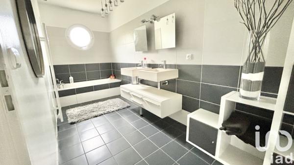 Maison 5 pièces de 127 m² à Castelnau-de-Médoc (33480)