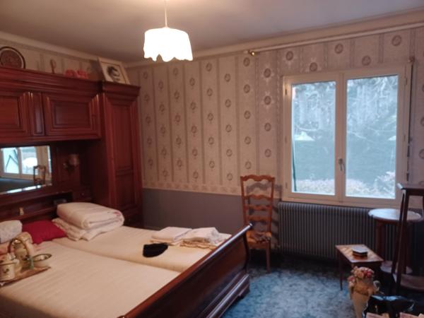 Maison construite avec de nobles matériaux,au calme et proche du centre de Sennecey