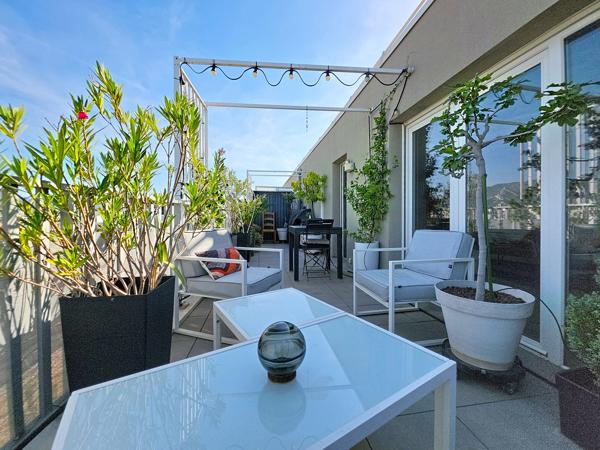 Appartement
         3 pièces
        - 88 m² 309 990 € *