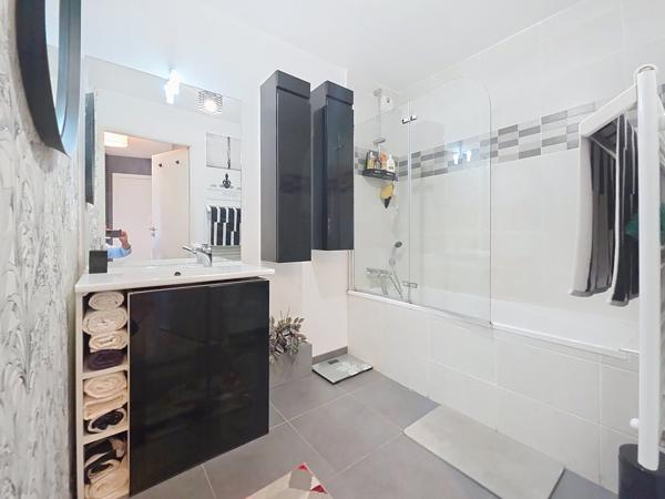 Appartement
         3 pièces
        - 88 m² 309 990 € *