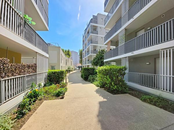 Appartement
         3 pièces
        - 88 m² 309 990 € *