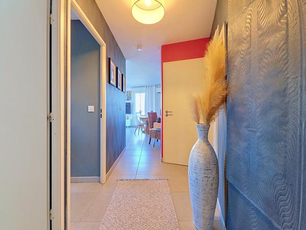 Appartement
         3 pièces
        - 88 m² 309 990 € *