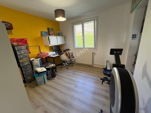 Maison familiale de plain-pied - 4 chambres - jardin - garage - cave