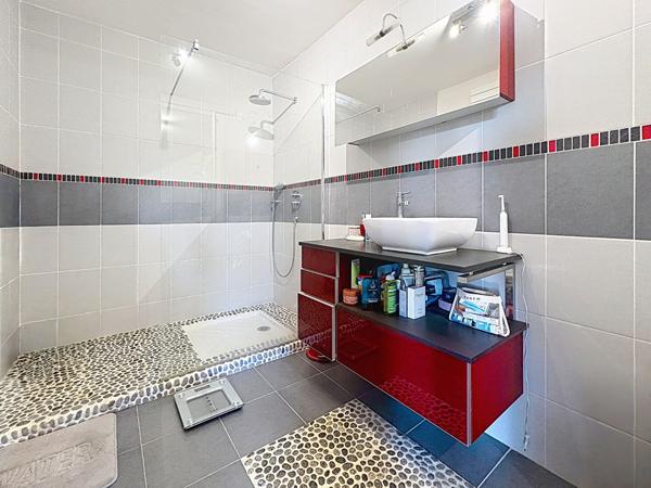 Maison Briollay 7 pièces 182 m², garage, piscine, jardin Calme!