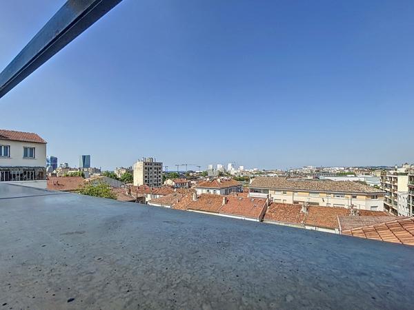 Marseille (13014) magnifique T2 avec grande terrasse vue sur la ville et mer