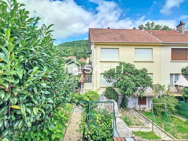 Maison familiale avec deux garages et atelier