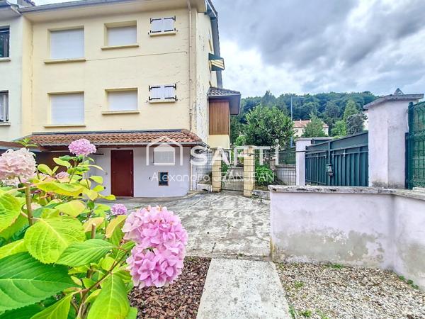 Maison familiale avec deux garages et atelier