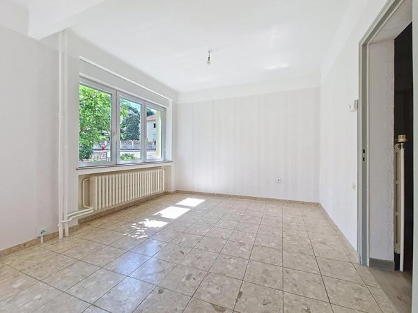 Maison familiale avec deux garages et atelier