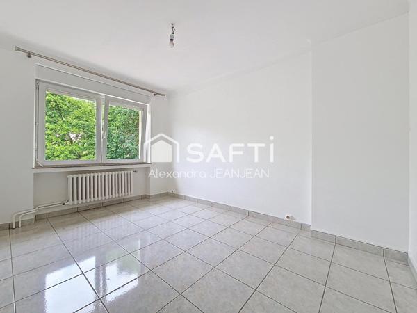 Maison familiale avec deux garages et atelier