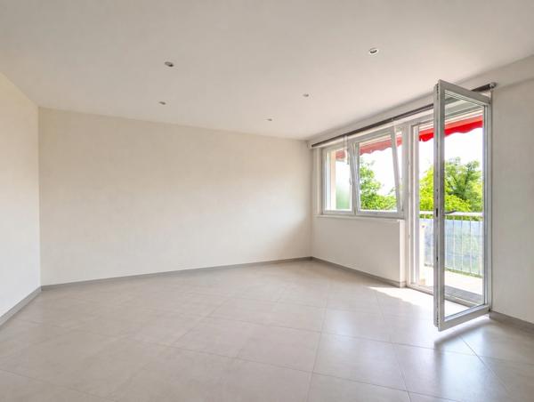 Appartement à vendre 4 pièces SAINT LOUIS (68) a proximité de la frontière - Appartement traversant de 94 m2 avec cave et balcon