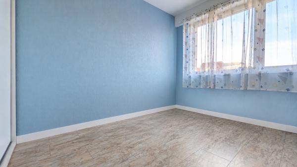 Appartement à vendre 4 pièces SAINT LOUIS (68) a proximité de la frontière - Appartement traversant de 94 m2 avec cave et balcon