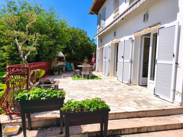 GEAUNE - Une maison de famille entre charme, lumière et art de vivre
