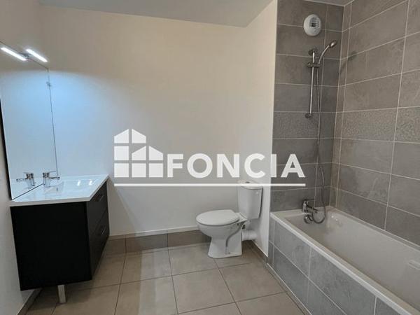 Location Appartement 4 pièces 81.3 m² - 614 CHEMIN DU PONT DES ILES Nimes 30000