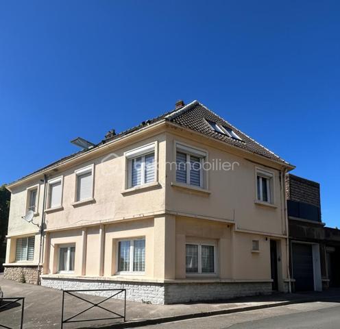 Idéal investisseur ! Venez découvrir cet immeuble composé de 3 appartements de type 3, offrant de beaux volumes et un fort potentiel locatif.

🔹 Chaque appartement comprend :
✔️ 2 chambres
✔️ cuisine
✔️ salon / salle à manger
✔️ salle de bain
✔️ WC

🔹 Caractéristiques de l’immeuble :
✔️ compteurs individuels
✔️ chauffage électrique
✔️ tout-à-l’égout
✔️ revenus locatifs déjà en place
✔️ colocation possible

📌 Composition :
• RDC : appartement loué => superficie 76m²
• 1er étage : appartement libre avec rafraîchissement à prévoir => superficie 70m²
• 2ème étage : appartement exploité en colocation => 50m² 

💡 Idéal pour :
• investissement locatif
• colocation
• location longue durée ou meublée

Taxe foncière : 3598€ 

📩 Pour plus d’informations ou organiser une visite, contactez-moi au 06 35 12 01 26

#ImmeubleDeRapport #InvestissementImmobilier #BoulogneSurMer #Investisseur #ImmobilierLocatif