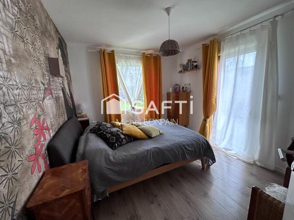 Maison de plain-pied de 2019 de 96 m² au calme avec 3 chambres, dressing et garage
