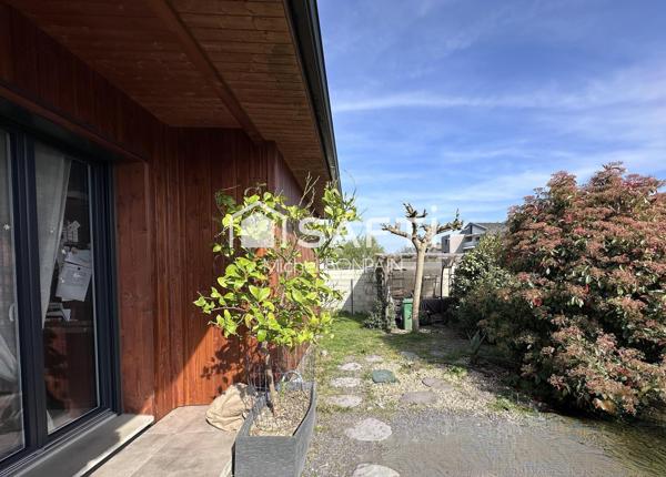 Maison de plain-pied de 2019 de 96 m² au calme avec 3 chambres, dressing et garage