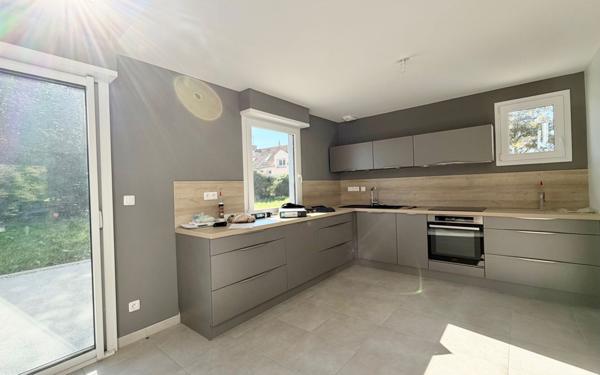 Maison à vendre    5 pièces •  La Chapelle-des-Marais