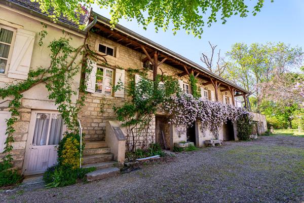 Maison de village à vendre à Fontaines - Charme et potentiel sur 2108 m²