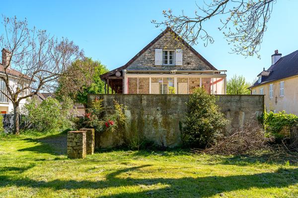 Maison de village à vendre à Fontaines - Charme et potentiel sur 2108 m²