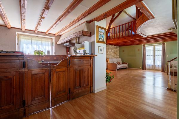 Maison de village à vendre à Fontaines - Charme et potentiel sur 2108 m²