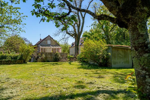 Maison de village à vendre à Fontaines - Charme et potentiel sur 2108 m²