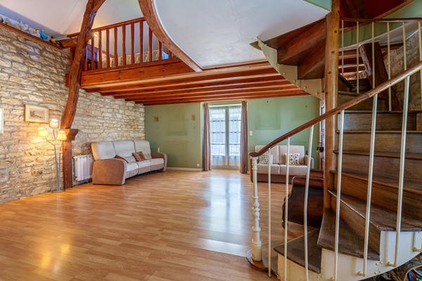 Maison de village à vendre à Fontaines - Charme et potentiel sur 2108 m²