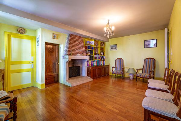 Maison de village à vendre à Fontaines - Charme et potentiel sur 2108 m²