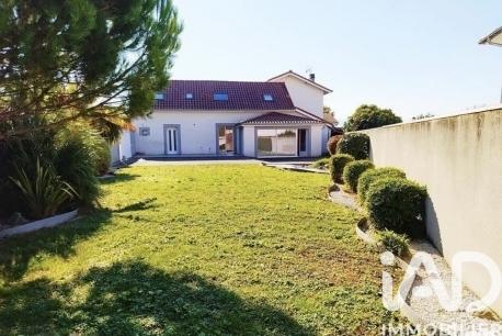 Location maison 9 pièces 190 m² Tarbes