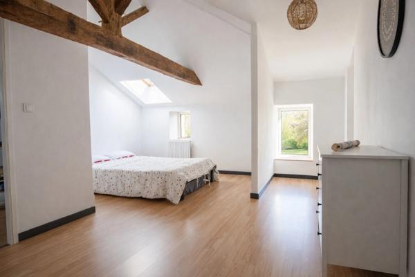 49360 Les Cerqueux – 20 min de Cholet – Longère 235 m² - 5/6 chambres - terrain 3 500 m² - activité possible - calme - commerces - écoles - bus - maison médicale - DPE C