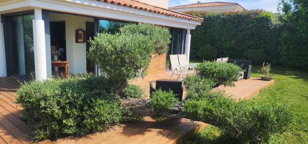 Superbe villa 5 pièces avec vue imprenable sur le golf –10mn du centre Aix-en-Provence - piscine