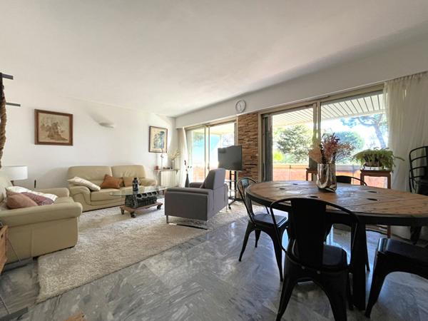 Grand appartement 2 pièces de 67 m² - Terrasse 11m² - Cave et Parking