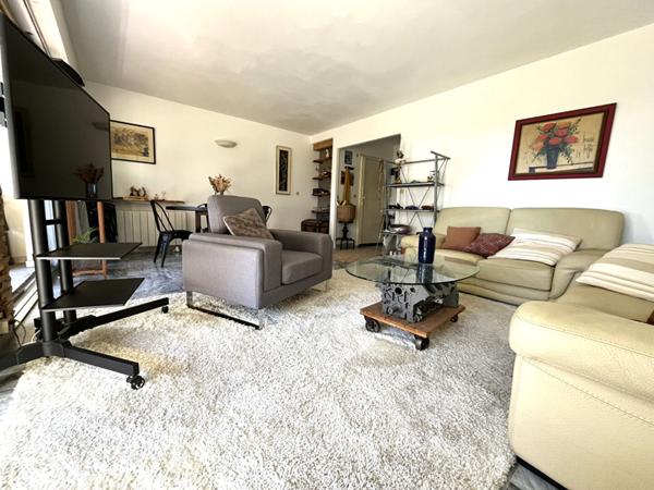 Grand appartement 2 pièces de 67 m² - Terrasse 11m² - Cave et Parking