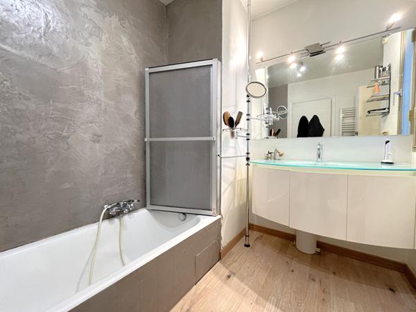 Grand appartement 2 pièces de 67 m² - Terrasse 11m² - Cave et Parking