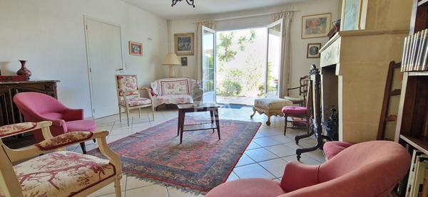 CENTRE VILLE BREUILLET - GRANDE MAISON DE CARACTERE - 216M²