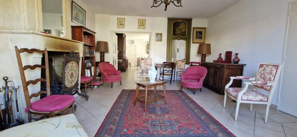 CENTRE VILLE BREUILLET - GRANDE MAISON DE CARACTERE - 216M²