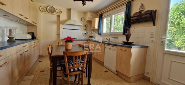 CENTRE VILLE BREUILLET - GRANDE MAISON DE CARACTERE - 216M²