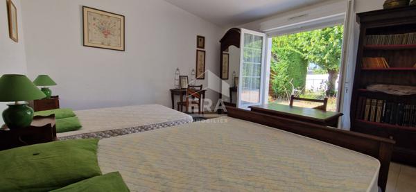 CENTRE VILLE BREUILLET - GRANDE MAISON DE CARACTERE - 216M²