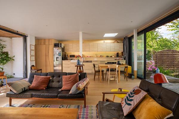 Maison années 50 et extension contemporaine totalement traversante!